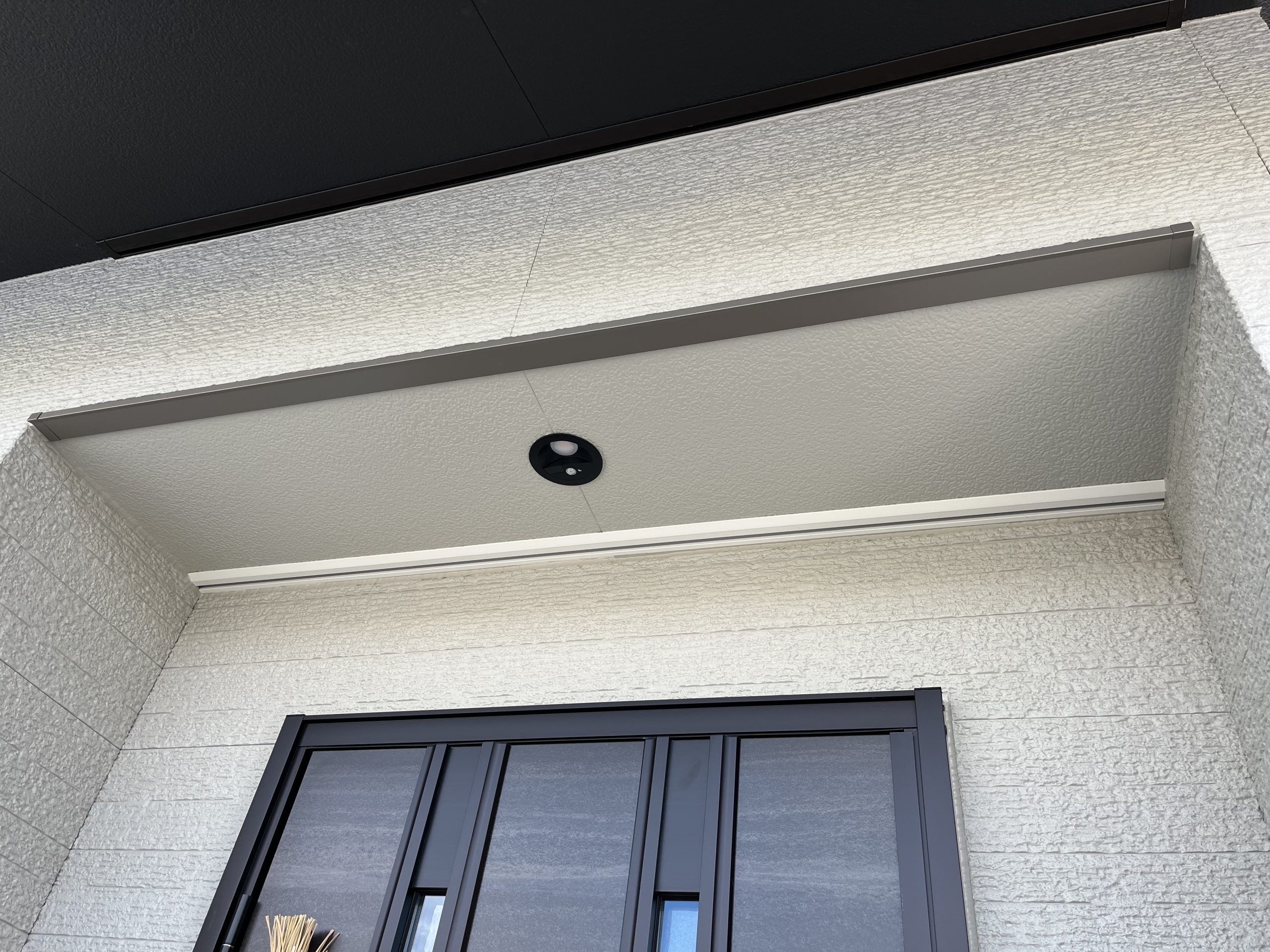 京都市右京区にて一軒家の玄関周りの外壁塗装工事をさせて頂きました！